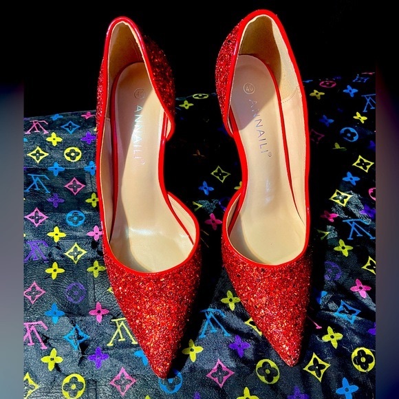 Shoes - Women’s Fashion Closed Toe Pumps